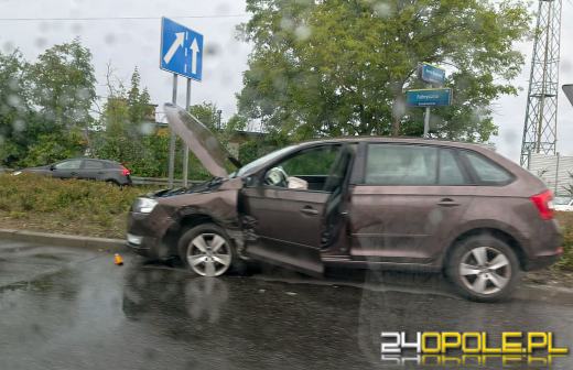 Zderzenie dwóch pojazdów na Armii Krajowej. Jedna osoba poszkodowana