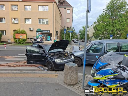 Cztery samochody zderzyły się na skrzyżowaniu Katowickiej i Kośnego