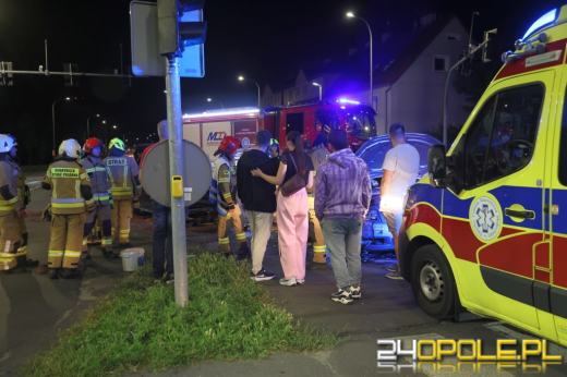 Zderzenie BMW i audi na skrzyżowaniu Oleskiej i Chabrów w Opolu
