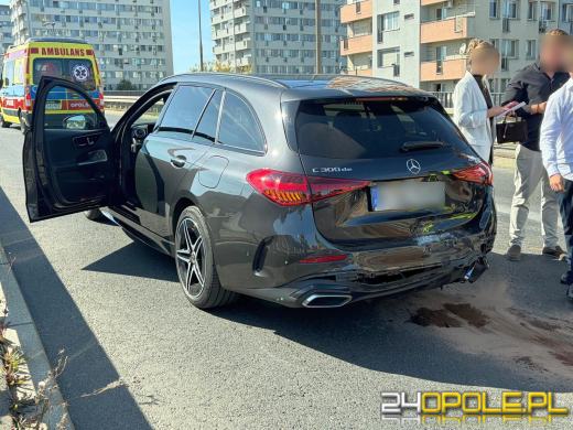 Zderzenie dwóch samochodów na estakadzie w Opolu