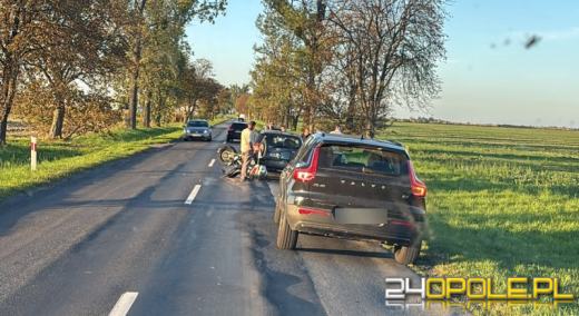Zderzenie motocykla z osobówka na trasie Głogówek-Rzepcze. Dwie osoby trafiły do szpitala
