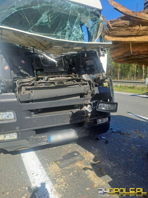 Wypadek trzech ciężarówek na A4. Na miejscu lądował LPR