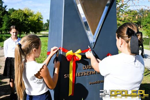 W Nysie odsłonięto pomnik poświęcony obrońcom miasta podczas powodzi w 2024 roku