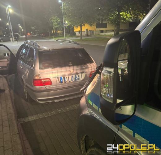 BMW bokiem, prawo jazdy do szuflady, 2500 z porfela