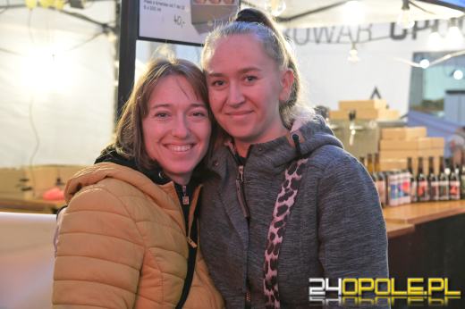 Pierwsza beczka odszpuntowana na opolskim Rynku