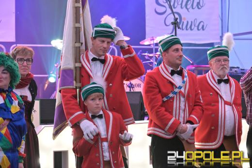 Pierwsza beczka odszpuntowana na opolskim Rynku