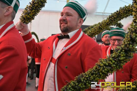 Pierwsza beczka odszpuntowana na opolskim Rynku