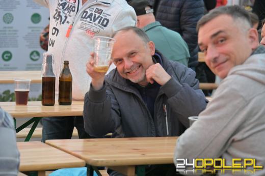 Pierwsza beczka odszpuntowana na opolskim Rynku