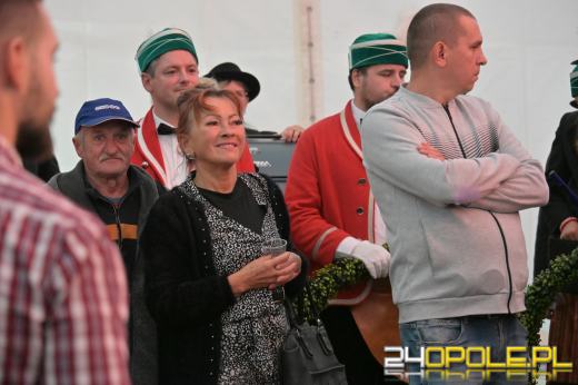 Pierwsza beczka odszpuntowana na opolskim Rynku