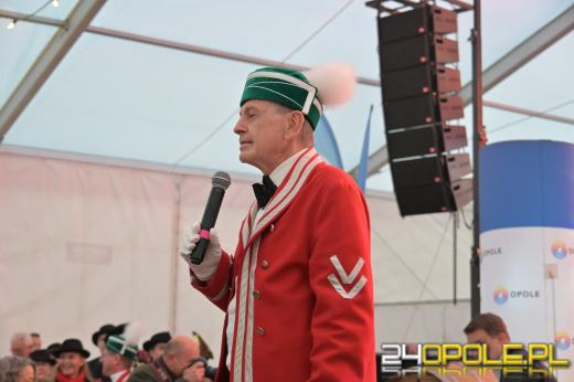 Pierwsza beczka odszpuntowana na opolskim Rynku