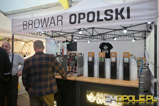 Pierwsza beczka odszpuntowana na opolskim Rynku