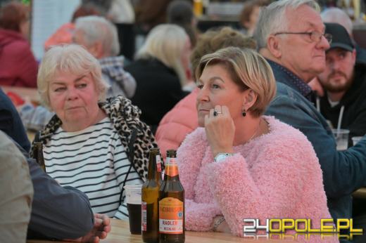 Pierwsza beczka odszpuntowana na opolskim Rynku