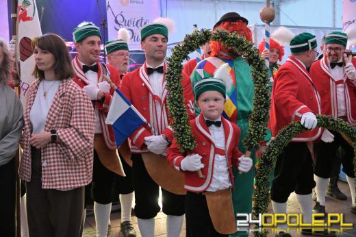 Pierwsza beczka odszpuntowana na opolskim Rynku