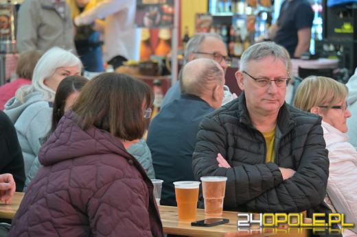 Pierwsza beczka odszpuntowana na opolskim Rynku