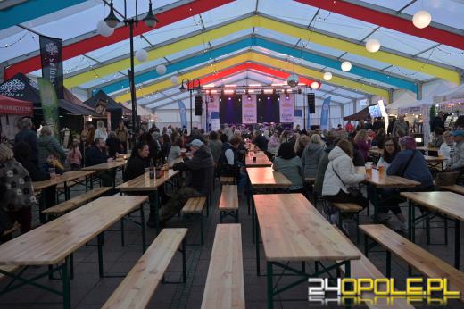 Pierwsza beczka odszpuntowana na opolskim Rynku