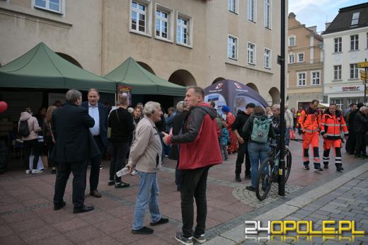Pierwsza beczka odszpuntowana na opolskim Rynku