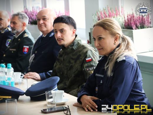 Policjanci z różnych stron świata na jednej lekcji w Prószkowie