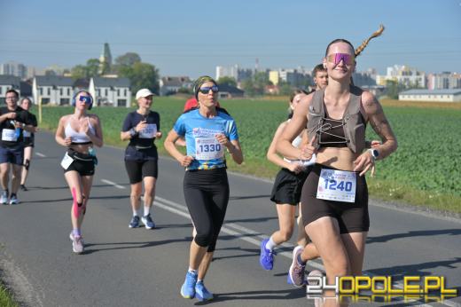 Ponad 21 kilometrów ulicami Opola. Półmaraton przyciągnął biegaczy i kibiców