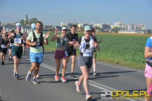 Ponad 21 kilometrów ulicami Opola. Półmaraton przyciągnął biegaczy i kibiców