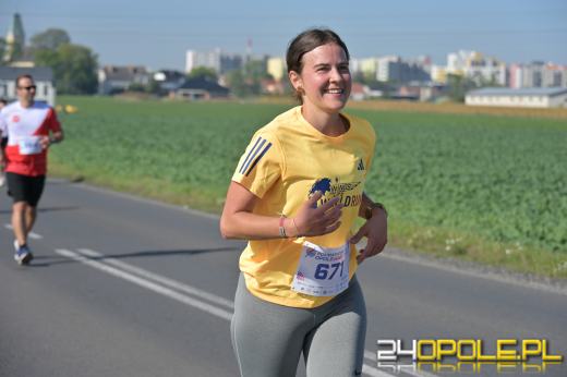 Ponad 21 kilometrów ulicami Opola. Półmaraton przyciągnął biegaczy i kibiców