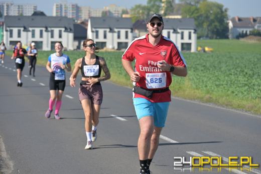 Ponad 21 kilometrów ulicami Opola. Półmaraton przyciągnął biegaczy i kibiców