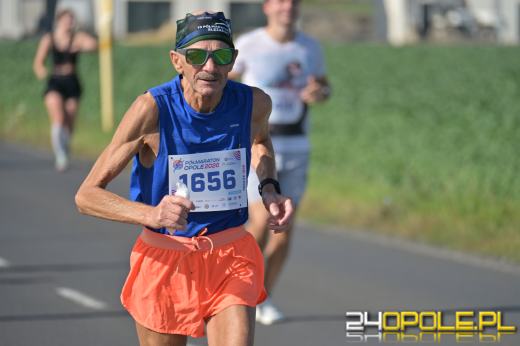 Ponad 21 kilometrów ulicami Opola. Półmaraton przyciągnął biegaczy i kibiców