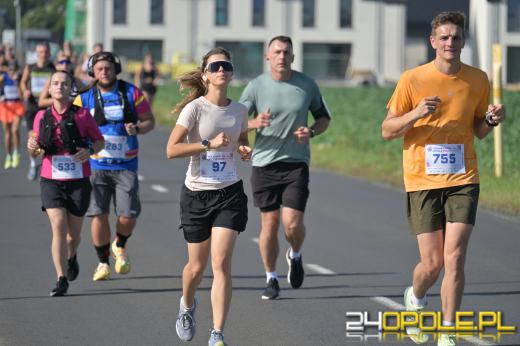 Ponad 21 kilometrów ulicami Opola. Półmaraton przyciągnął biegaczy i kibiców