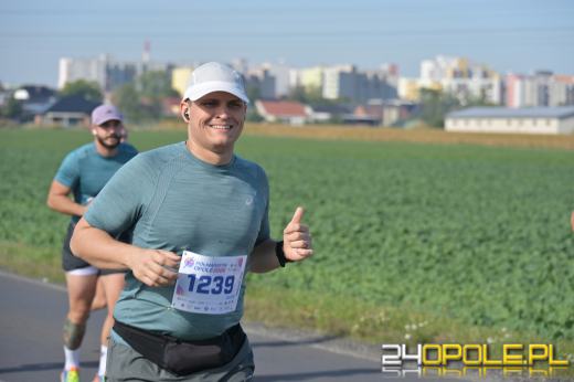 Ponad 21 kilometrów ulicami Opola. Półmaraton przyciągnął biegaczy i kibiców