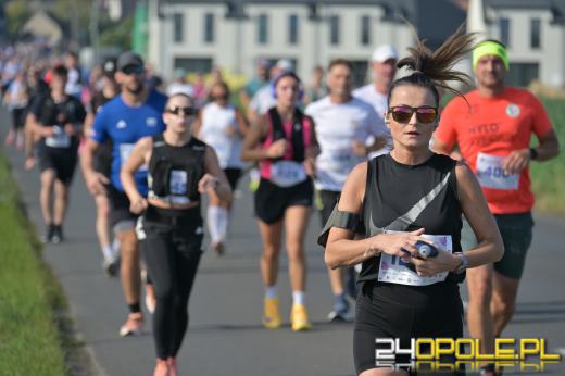 Ponad 21 kilometrów ulicami Opola. Półmaraton przyciągnął biegaczy i kibiców