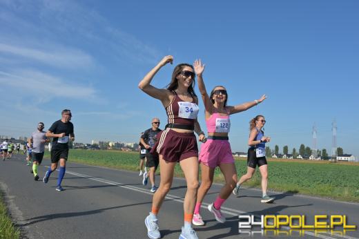 Ponad 21 kilometrów ulicami Opola. Półmaraton przyciągnął biegaczy i kibiców