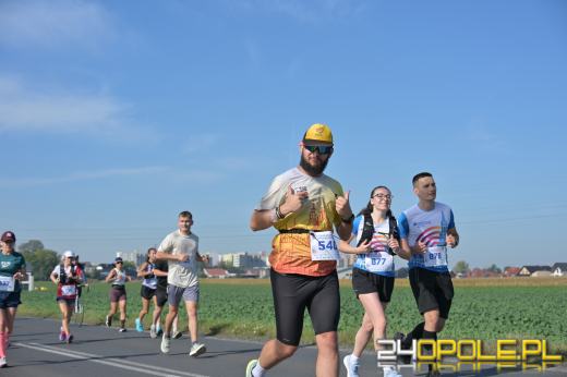 Ponad 21 kilometrów ulicami Opola. Półmaraton przyciągnął biegaczy i kibiców