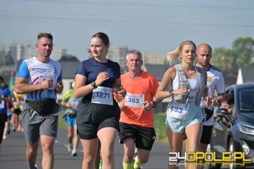 Ponad 21 kilometrów ulicami Opola. Półmaraton przyciągnął biegaczy i kibiców