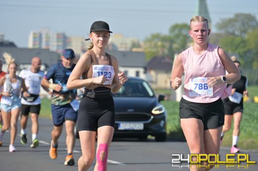 Ponad 21 kilometrów ulicami Opola. Półmaraton przyciągnął biegaczy i kibiców