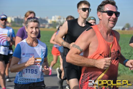 Ponad 21 kilometrów ulicami Opola. Półmaraton przyciągnął biegaczy i kibiców