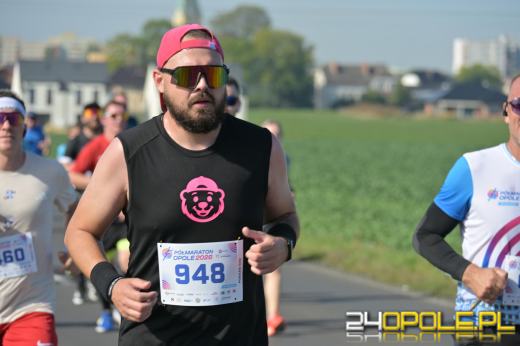 Ponad 21 kilometrów ulicami Opola. Półmaraton przyciągnął biegaczy i kibiców
