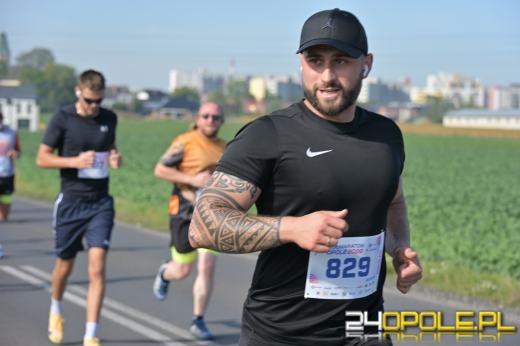 Ponad 21 kilometrów ulicami Opola. Półmaraton przyciągnął biegaczy i kibiców