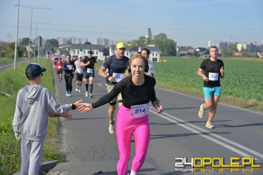 Ponad 21 kilometrów ulicami Opola. Półmaraton przyciągnął biegaczy i kibiców