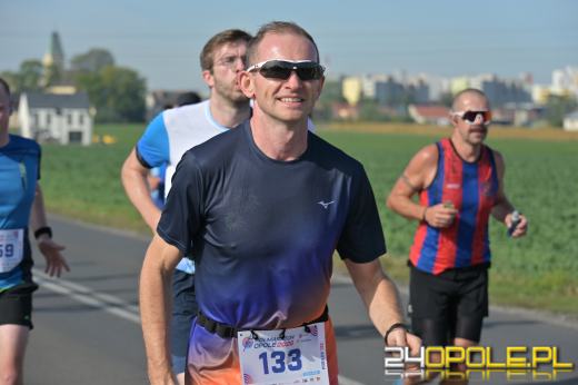 Ponad 21 kilometrów ulicami Opola. Półmaraton przyciągnął biegaczy i kibiców