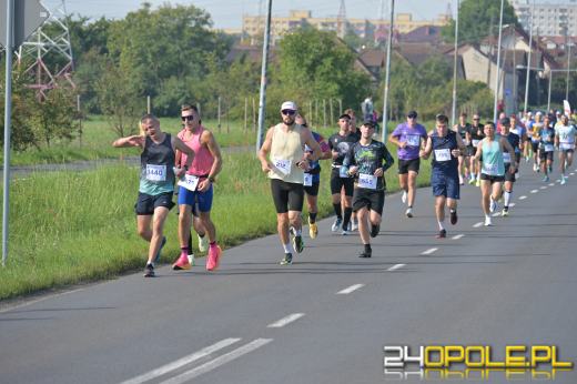 Ponad 21 kilometrów ulicami Opola. Półmaraton przyciągnął biegaczy i kibiców
