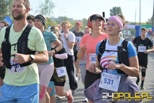 Ponad 21 kilometrów ulicami Opola. Półmaraton przyciągnął biegaczy i kibiców