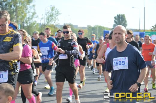 Ponad 21 kilometrów ulicami Opola. Półmaraton przyciągnął biegaczy i kibiców