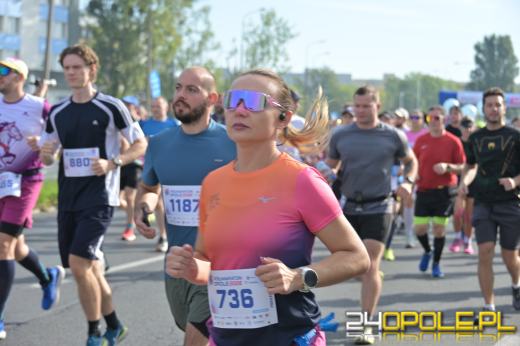 Ponad 21 kilometrów ulicami Opola. Półmaraton przyciągnął biegaczy i kibiców