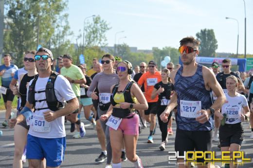 Ponad 21 kilometrów ulicami Opola. Półmaraton przyciągnął biegaczy i kibiców