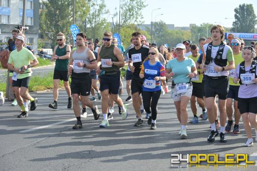 Ponad 21 kilometrów ulicami Opola. Półmaraton przyciągnął biegaczy i kibiców