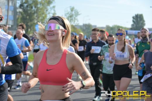 Ponad 21 kilometrów ulicami Opola. Półmaraton przyciągnął biegaczy i kibiców