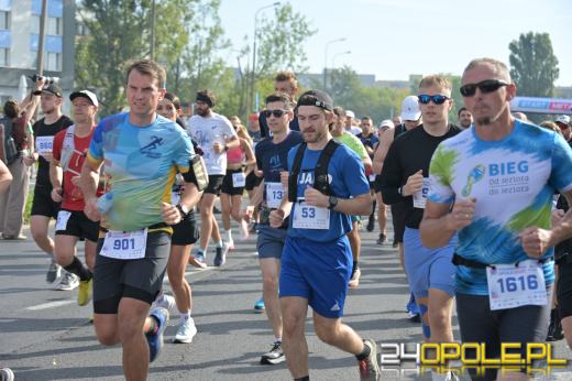 Ponad 21 kilometrów ulicami Opola. Półmaraton przyciągnął biegaczy i kibiców