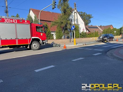 Samochód uderzył w sygnalizator na DK94 w Nakle