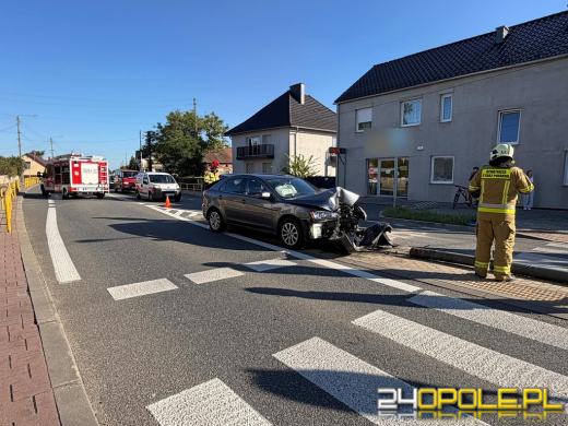 Samochód uderzył w sygnalizator na DK94 w Nakle