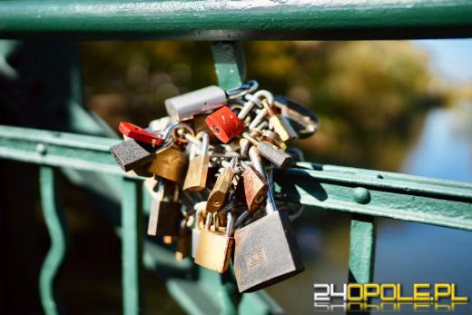 Z Mostu Groszowego znikają kłódki. Powodem ochrona zabytkowej przeprawy
