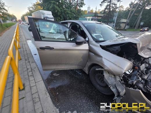 Autobus szkolny zderzył się z osobówką w Strzelcach Opolskich